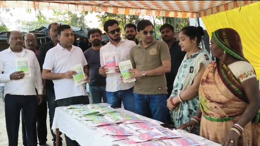 होली से पहले आर्गेनिक रंगों के प्रथम स्टॉल का उद्घाटन,जेपीऐ अध्यक्ष व स्थानीय ग्राम प्रधान ने अपील