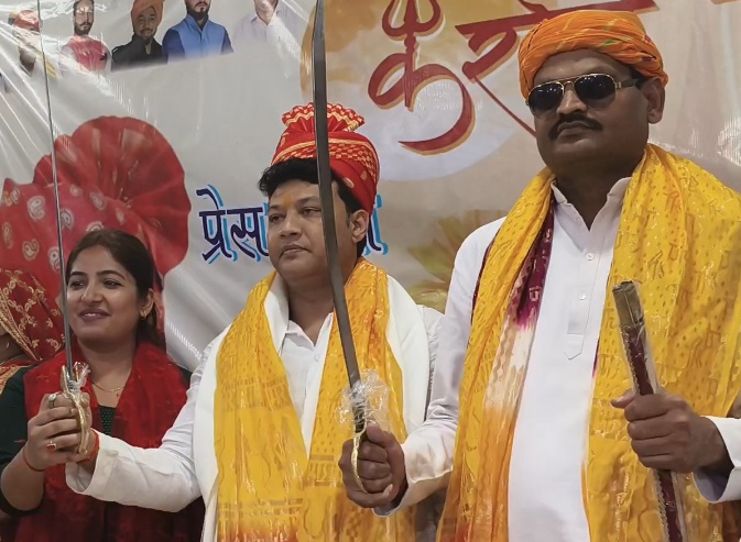 लखनऊ में करणी सेना ने भरी हुंकार, सनातन विरोधियों को देंगे मुंह तोड़ जवाब